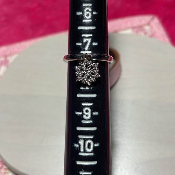 Dangling Snowflake Size 7 1/2 Ring - Picture 3 of 3